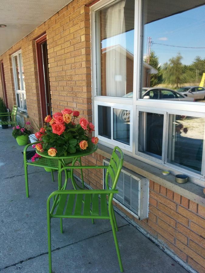 All Tucked Inn Waubaushene Dış mekan fotoğraf