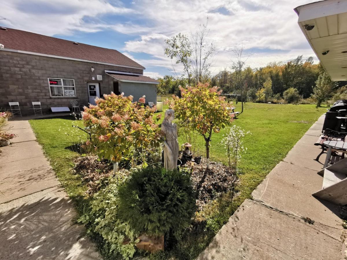 All Tucked Inn Waubaushene Dış mekan fotoğraf